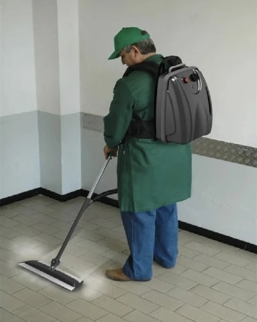 polti-steam-walk-profesyonel-buharli-temizlik-makinesi-a-tipi-teshir-urunu-02