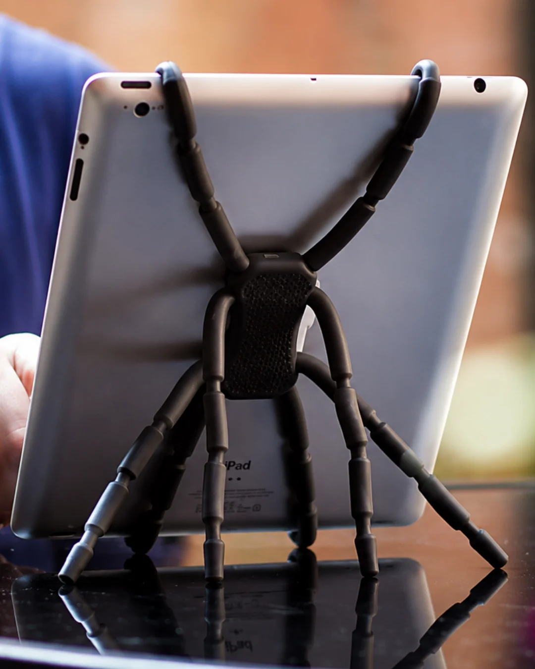 spider-podium-odullu-orumcek-telefon-standi-siyah.031