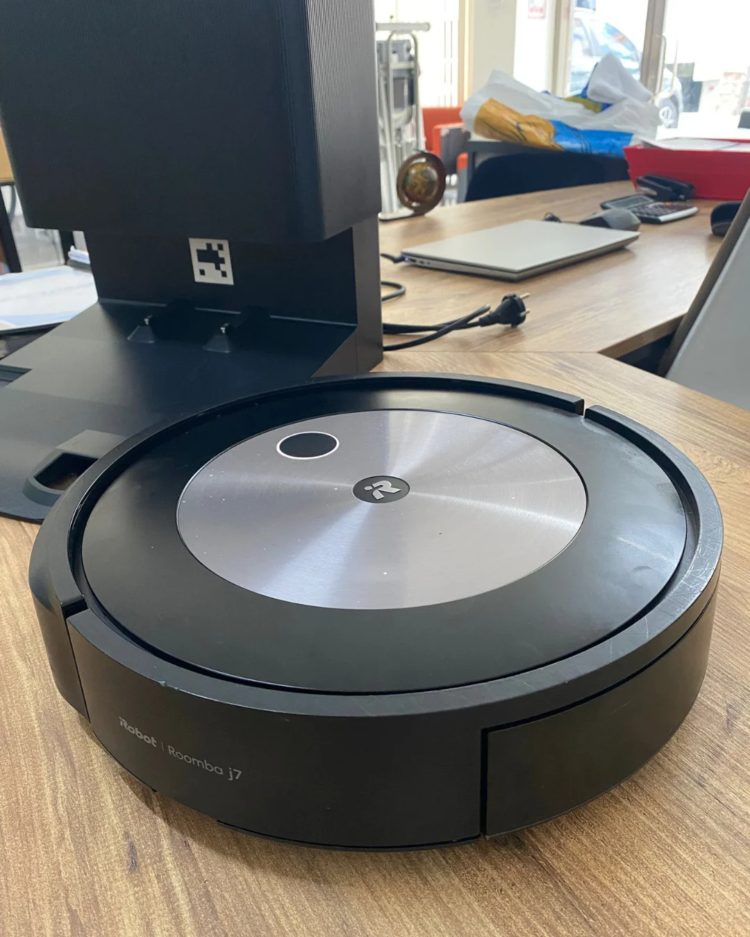 irobot-roomba-combo-j7-robot-supurge-ve-paspas-magaza-teshir-urunu.001